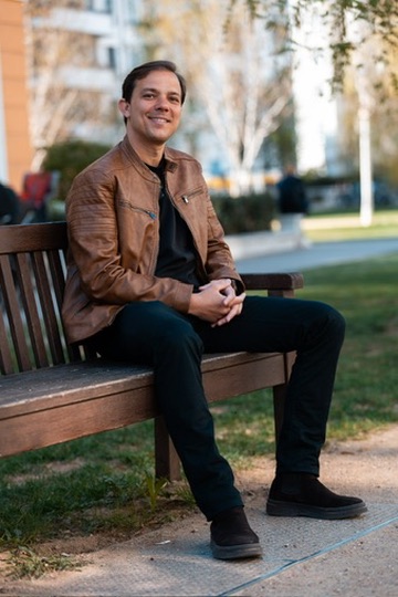 Photo of Henrique Mattos, founder of Mattosh Technology UG